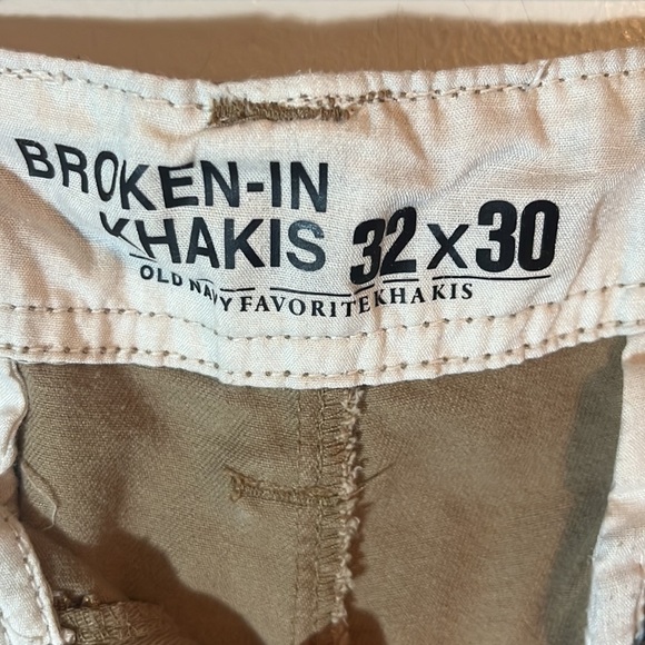 Old Navy Broken In Khakis 32x30 - Picture 2 of 3